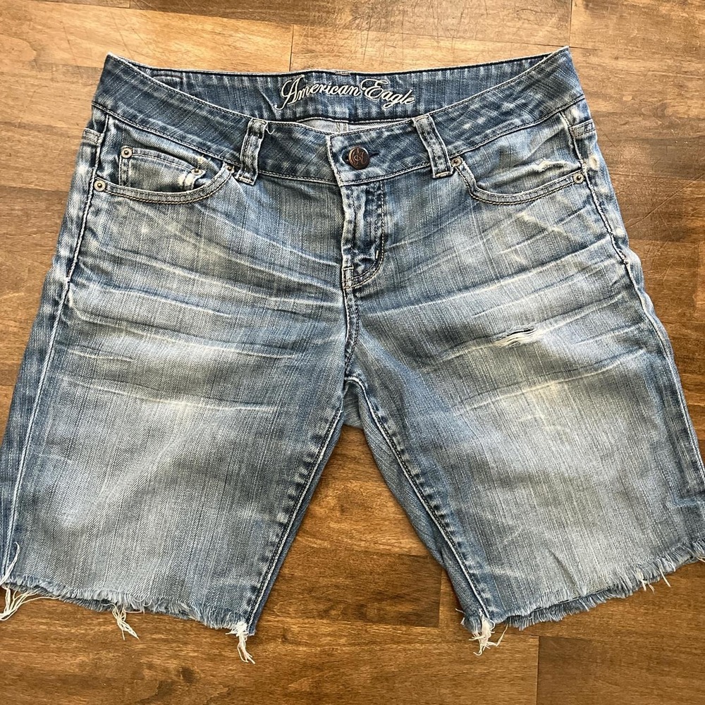 American Eagle raw edge denim shorts frayed coastal beach cottage festival